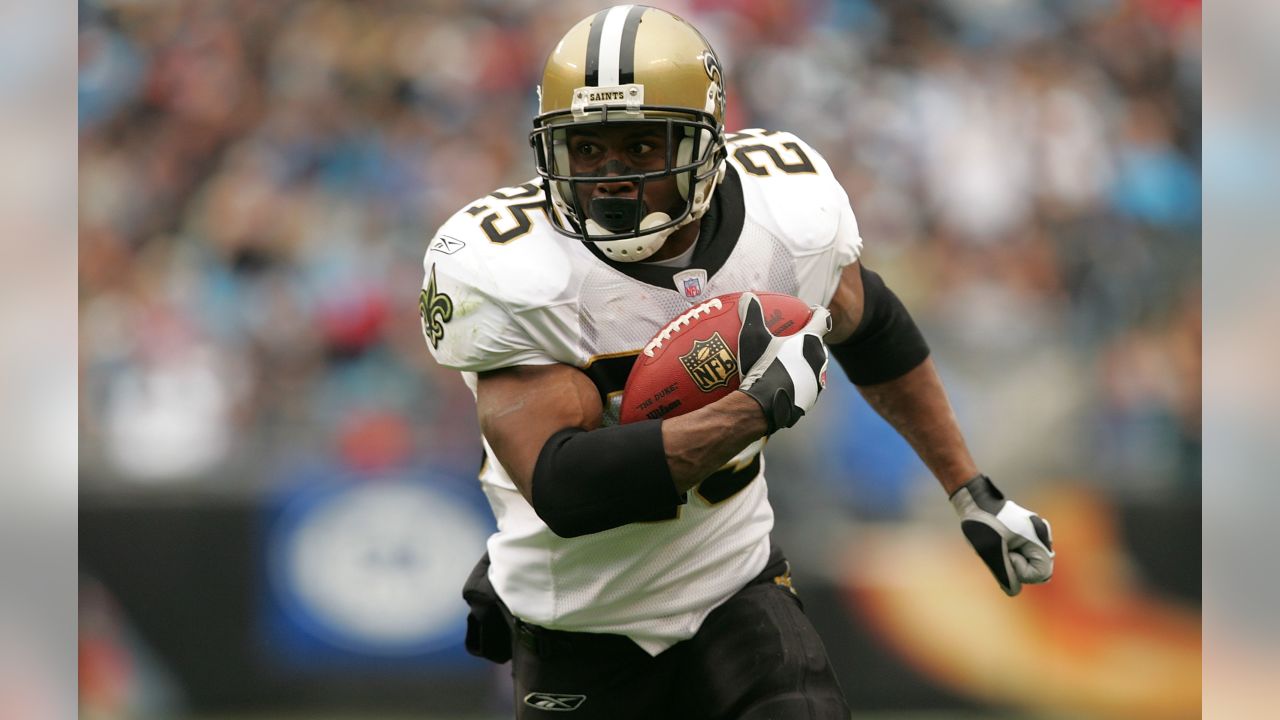 New Orleans Saints receiver David Patten (81) takes a Drew Brees