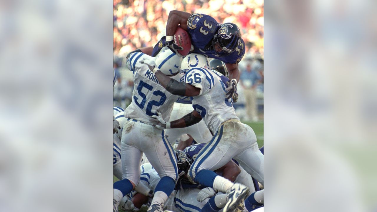 Former Colts player Gary Brackett auctions off his Super Bowl XLI