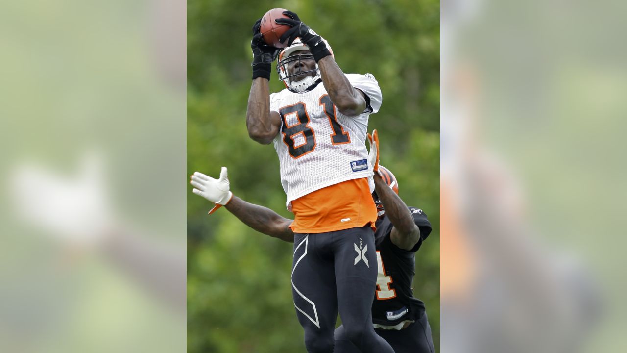 Cincinnati Bengals defensive end Antwan Odom (98) in action during football training  camp during practice Thursday, Aug. 5, 2010, at the NFL football team's training  camp in Georgetown, Ky. (AP Photo/Al Behrman