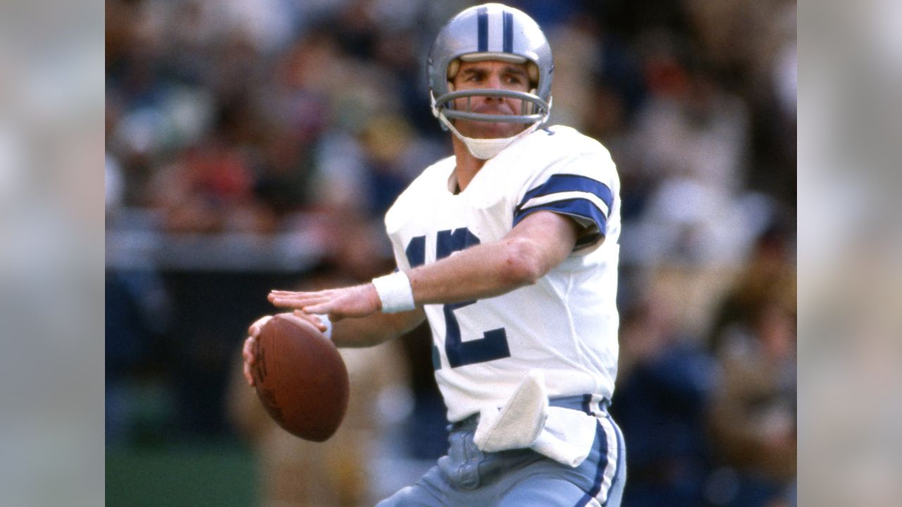 Cowboys quarterbacks don't wear red practice jerseys and even Gil Brandt  doesn't know why - Blogging The Boys