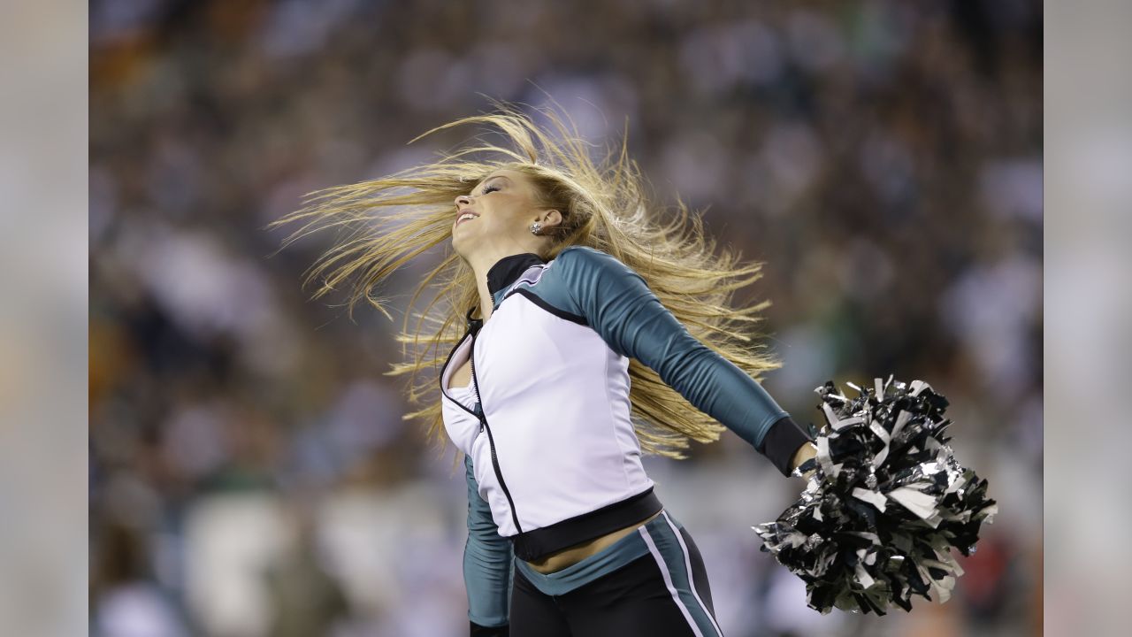 NFL cheerleaders heat up the winter weather in Week 14 – New York