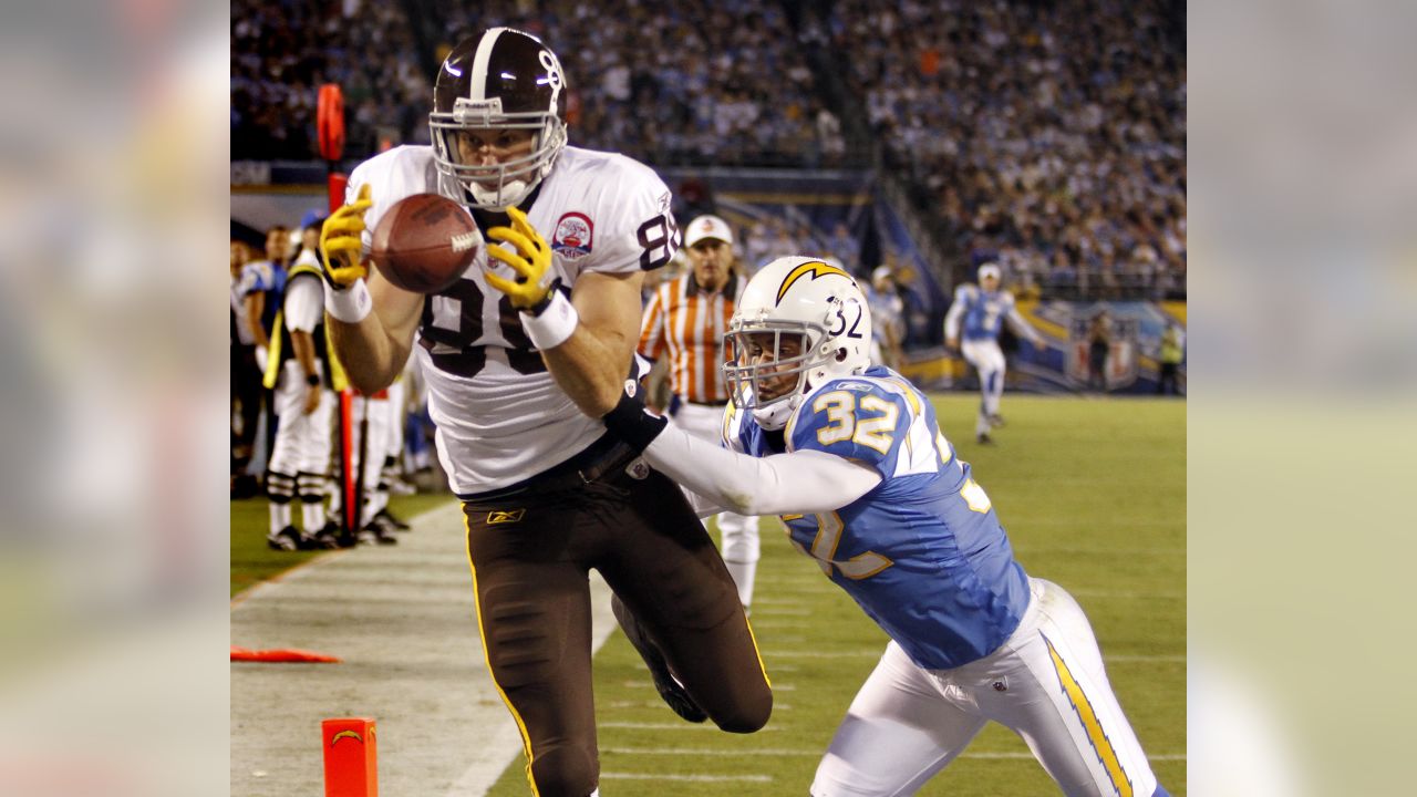 Tight end Keith Jennings of the Chicago Bears runs upfield against