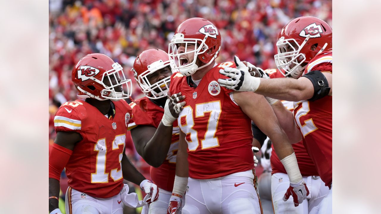 Kansas City Chiefs tight end Travis Kelce runs for a touchdown against the  Los Angeles Rams during an NFL football game Sunday, Nov. 27, 2021, in  Kansas City, Mo. (AP Photo/Ed Zurga