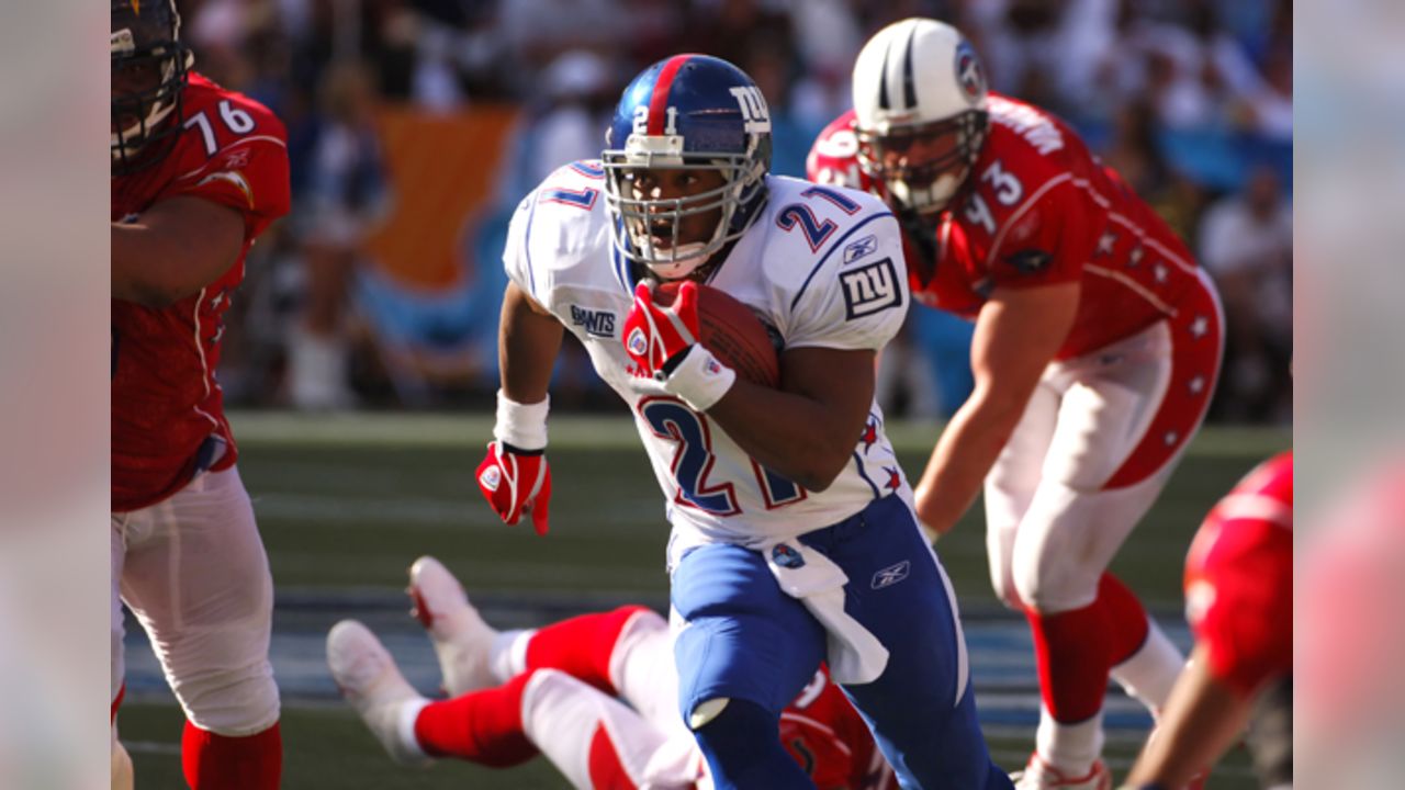 NFC Tampa Bay Buccaneers Derrick Brooks (55) comes down on AFC Baltimore  Ravens tackle Jonathan Ogden (75) during a play in the third quarter of the  NFL football Pro Bowl at Aloha