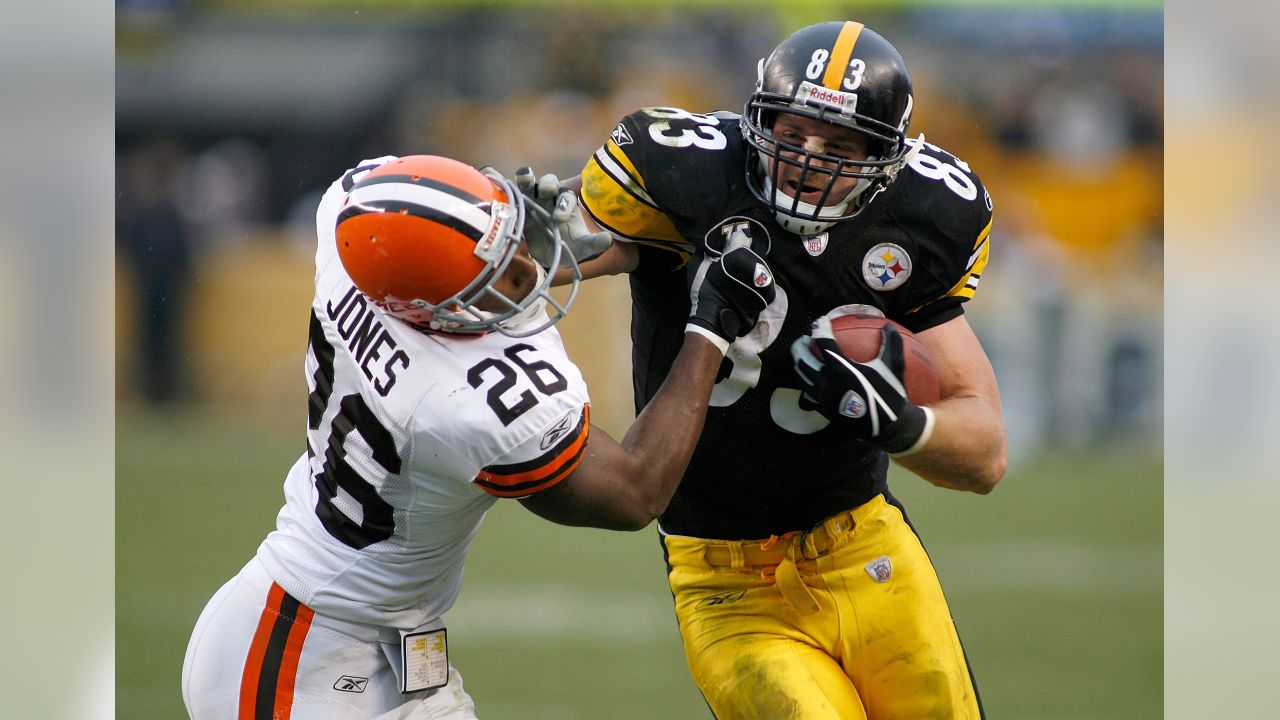 16 September 2007: Denver Broncos FB Paul Smith #26 in pregame