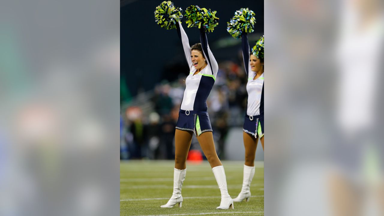 Kansas City Chiefs Cheerleaders Photos from Week 13 – Ultimate Cheerleaders