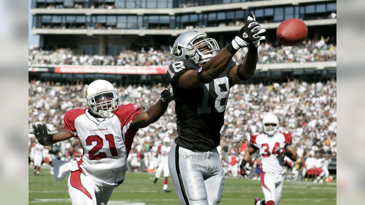 Oakland, California, USA. 3rd Dec, 2006. Oakland Raiders defensive