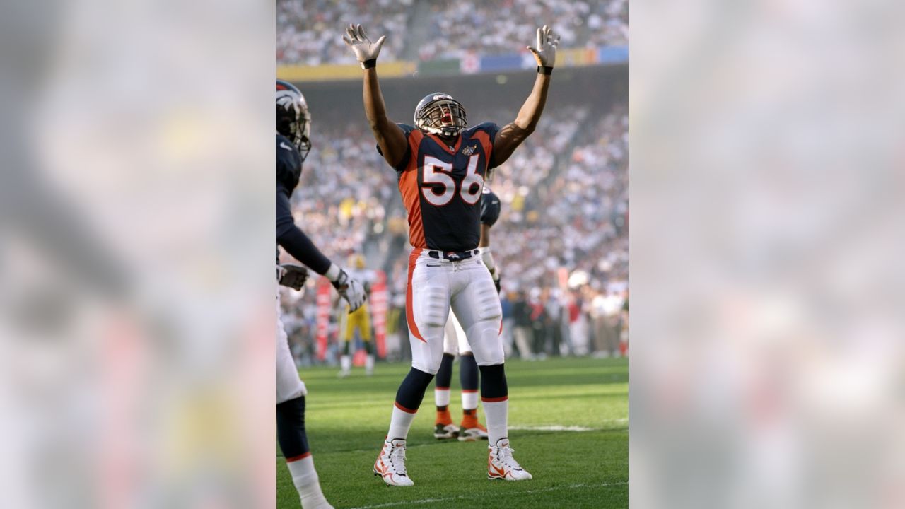 Tom Nalen #66 walks off the field – Denver Broncos History