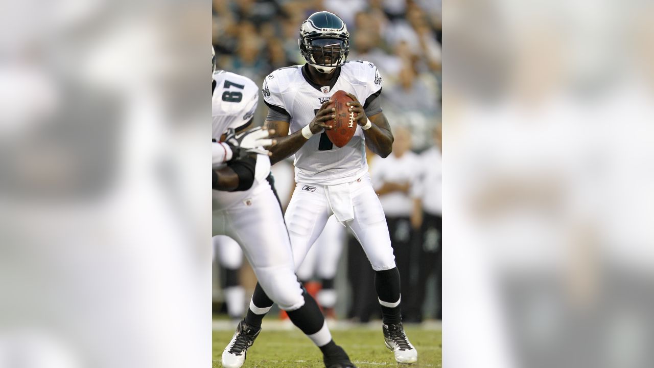 Philadelphia Eagles wide receiver Jason Avant (81) goes high as he  celebrates with running back LeSean McCoy after McCoy scored the first  touchdown during first quarter Philadelphia Eagles-Houston Texans game  action in