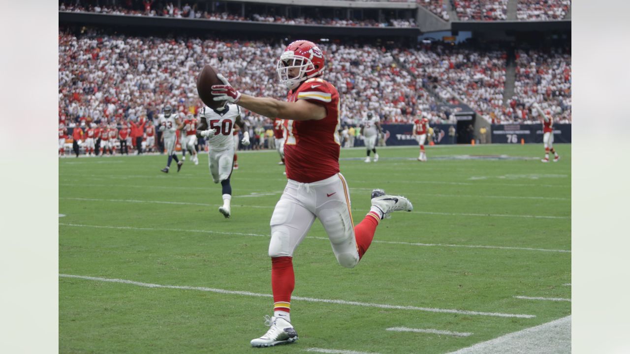 Kansas City Chiefs tight end Travis Kelce runs for a touchdown against the  Los Angeles Rams during an NFL football game Sunday, Nov. 27, 2021, in  Kansas City, Mo. (AP Photo/Ed Zurga