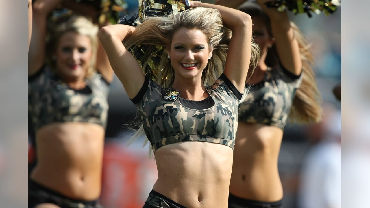 2011 NFL Cheerleaders: Week 12