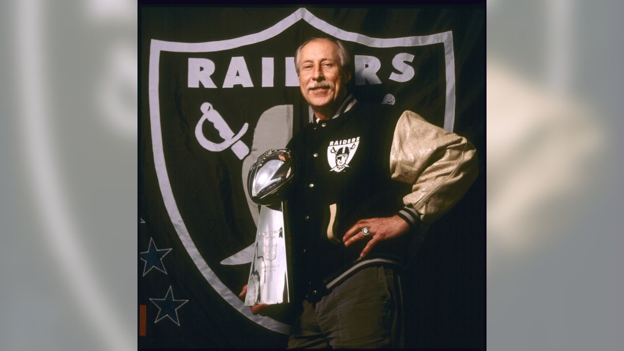 Circa 1970's: Fred Biletnikoff of the Oakland Raiders applying stickum  liberally to his foreram as well as other parts of his uniform as you can  see by the locations of grass stuck