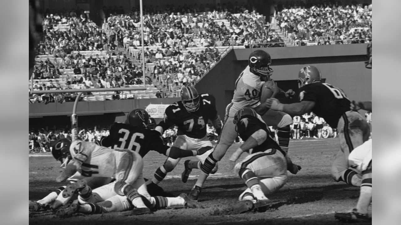 Chicago Bears halfback Gale Sayers is pictured, Aug. 1967. (AP