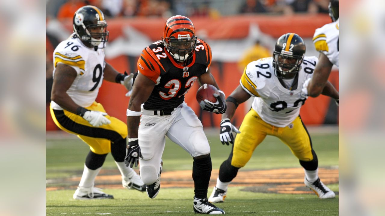 Tyrone Carter of the Pittsburgh Steelers warms up prior to an NFL