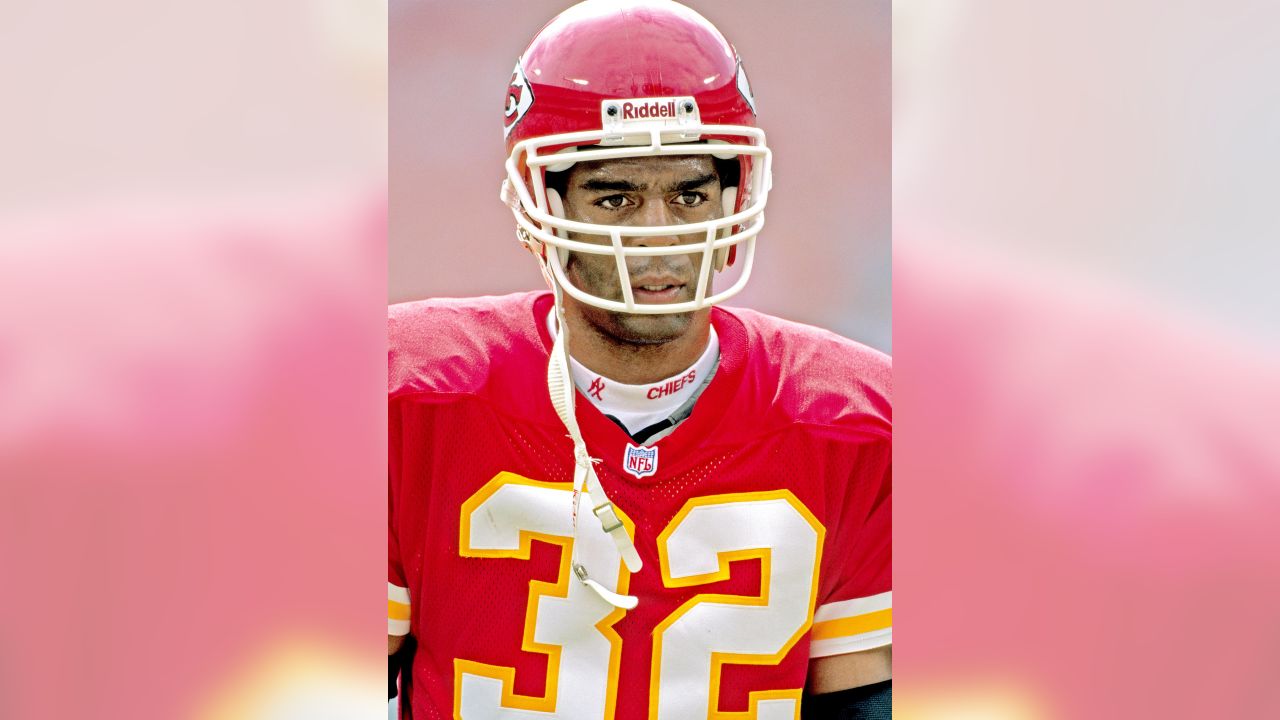 The Greatest Kansas City Chiefs, By the Numbers: #32 - Arrowhead Pride