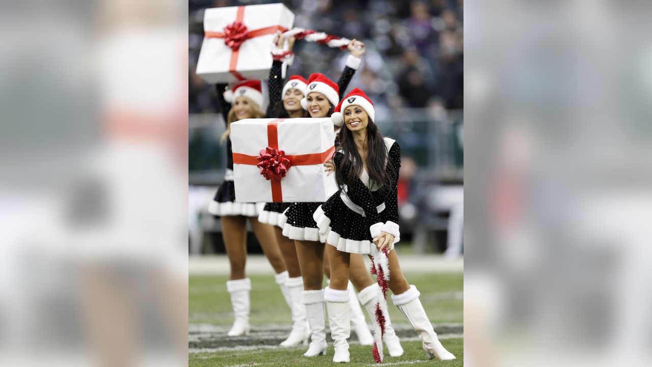 2012 NFL Cheerleaders: Week 15