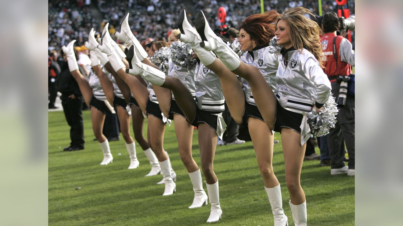 2009 NFL Cheerleaders: Week 11