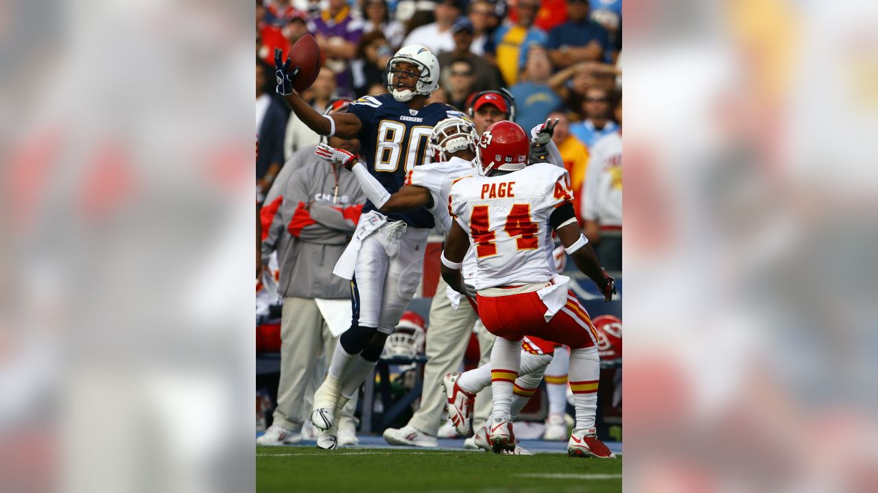 Kansas City Chiefs' Mark Bradley (83) celebrates with Chiefs tight end Tony  Gonzalez (88) after Gonzalez scored a touchdown against the New York Jets  during the second quarter of an NFL football