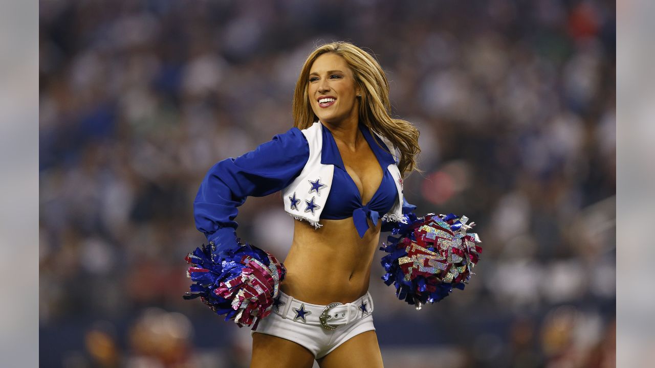 Arlington, Texas, USA. 14th Oct, 2018. The Dallas Cowboys cheerleaders  perform during the first half of the NFL football game between the  Jacksonville Jaguars and the Dallas Cowboys at AT&T Stadium in