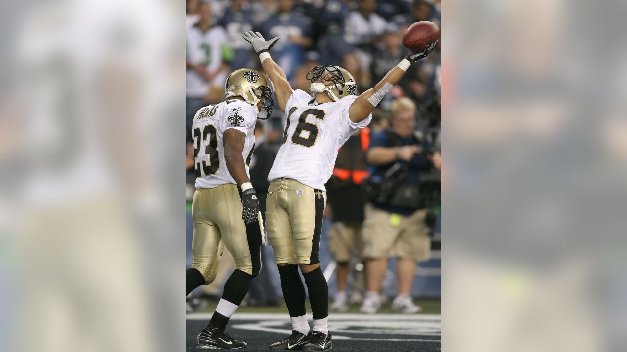 New Orleans Saints receiver Lance Moore (16) catches a 33-yard touchdown  pass from Drew Brees during second quarter action against the San Francisco  49ers at the Louisiana Superdome in New Orleans on