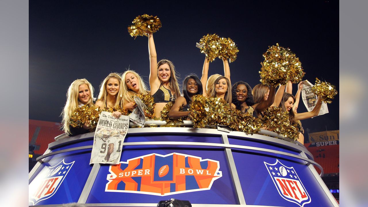 Carolina Panthers' Top Cats dance in their Santa outfits during the first  half of an NFL football game against the Arizona Cardinals in Charlotte,  N.C., Sunday, Dec.19, 2010. (AP Photo/Rick Havner Stock