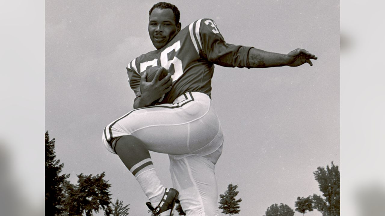 Marion Campbell, Coach of N.F.L.'s Eagles and Falcons, Dies at 87