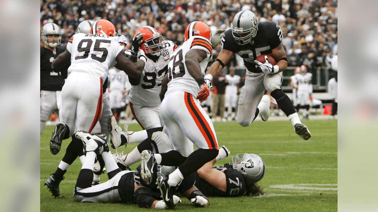 Oakland, California, USA. 3rd Dec, 2006. Oakland Raiders defensive tackle Warren  Sapp (99) on Sunday, December