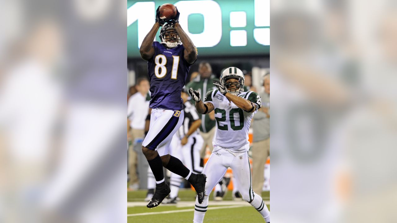 Baltimore Ravens' Ray Lewis tackles New York Jets' Dustin Keller