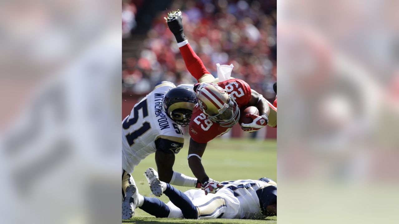 San Francisco 49ers cornerback Dre' Bly makes run after interception