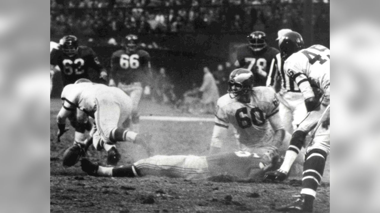 Chuck Bednarik, Philadelphia Eagles