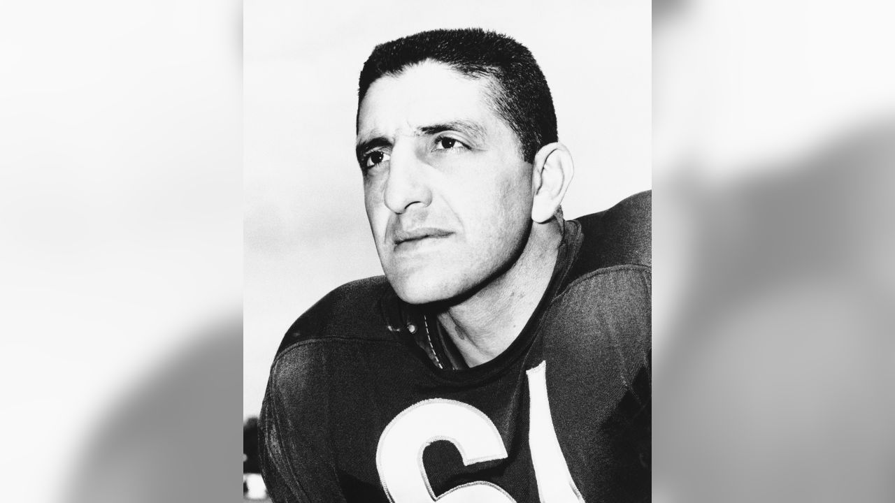 Bill George, middle linebacker with the Chicago Bears, is seen in this 1966  photograph. (AP Photo Stock Photo - Alamy