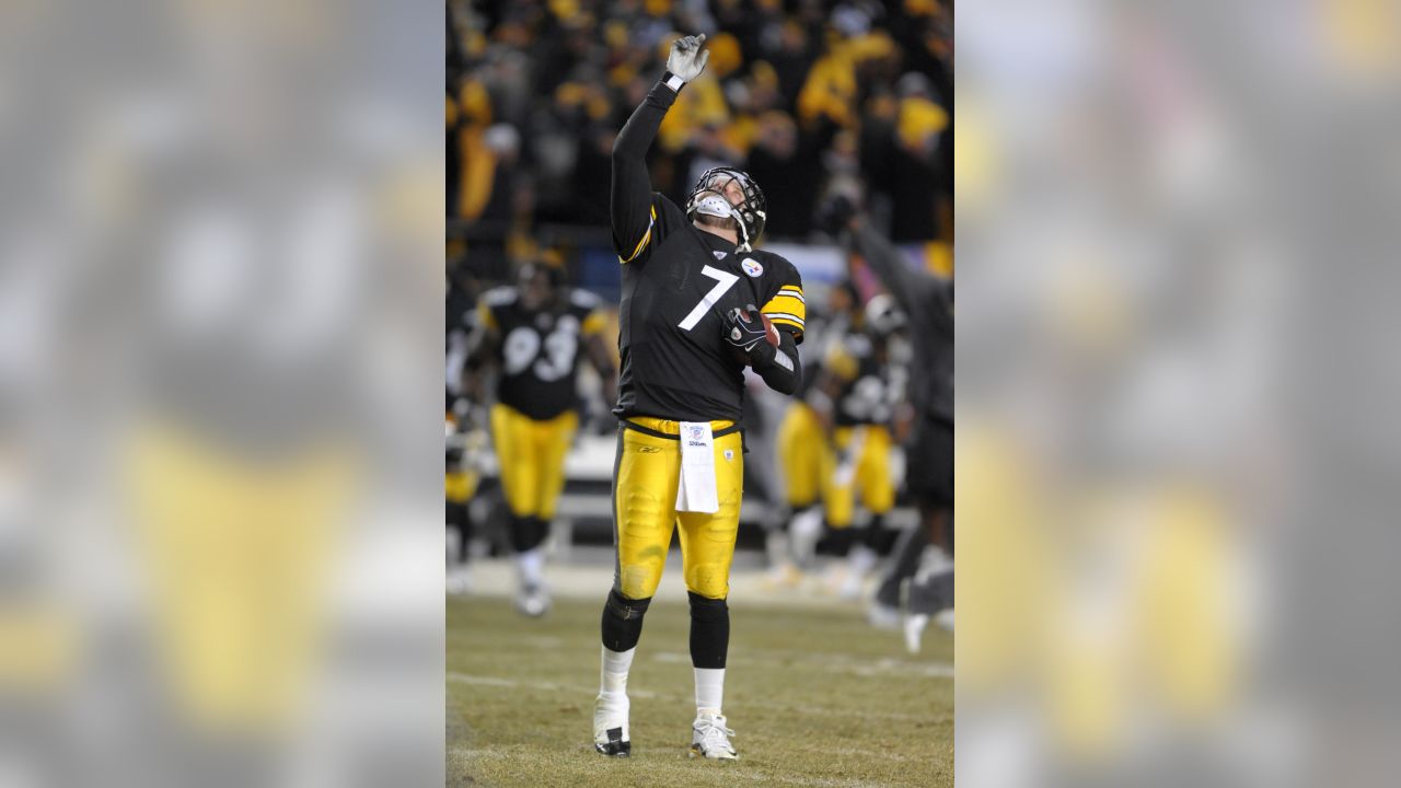 Pittsburgh Steelers' running back Rashard Mendenhall holds up the Lamar  Hunt Trophy after the Steelers defeated the New York Jets 24-19, winning  the AFC Championship, at Heinz Field in Pittsburgh, Pennsylvania on