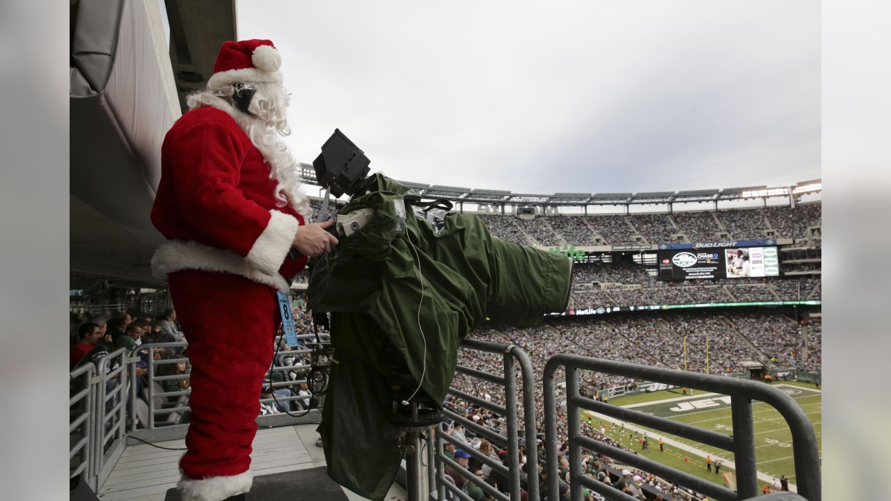 Santa spotted across NFL games on Christmas Eve