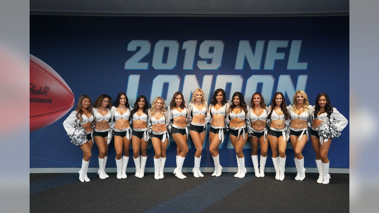 LONDON, ENGLAND - OCTOBER 06 2019: Cheerleaders perform during the NFL game  between Chicago Bears and Oakland Raiders at Tottenham Stadium in London,  United Kingdom Stock Photo - Alamy