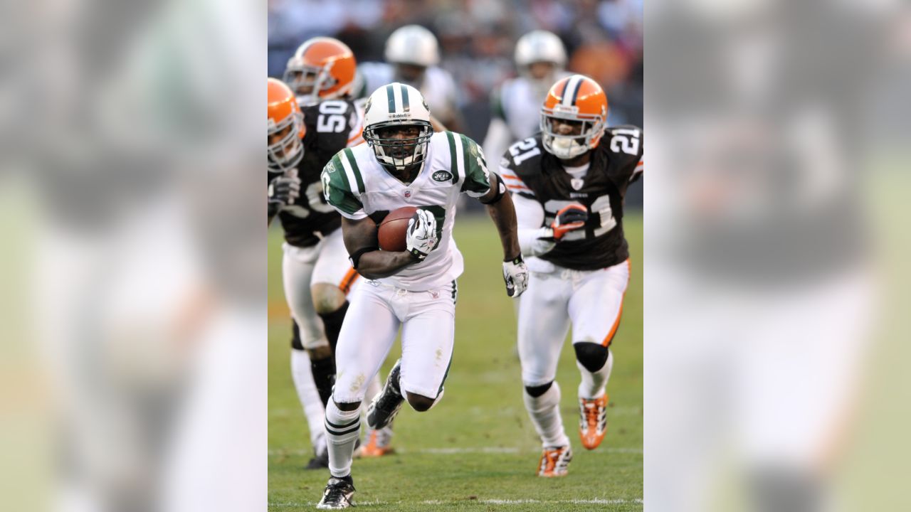 New York Jets' Jason Taylor walks off the field after the NFL football game  between the Houston Texans and the New York Jets at New Meadowlands Stadium  Sunday, Nov. 21, 2010, in