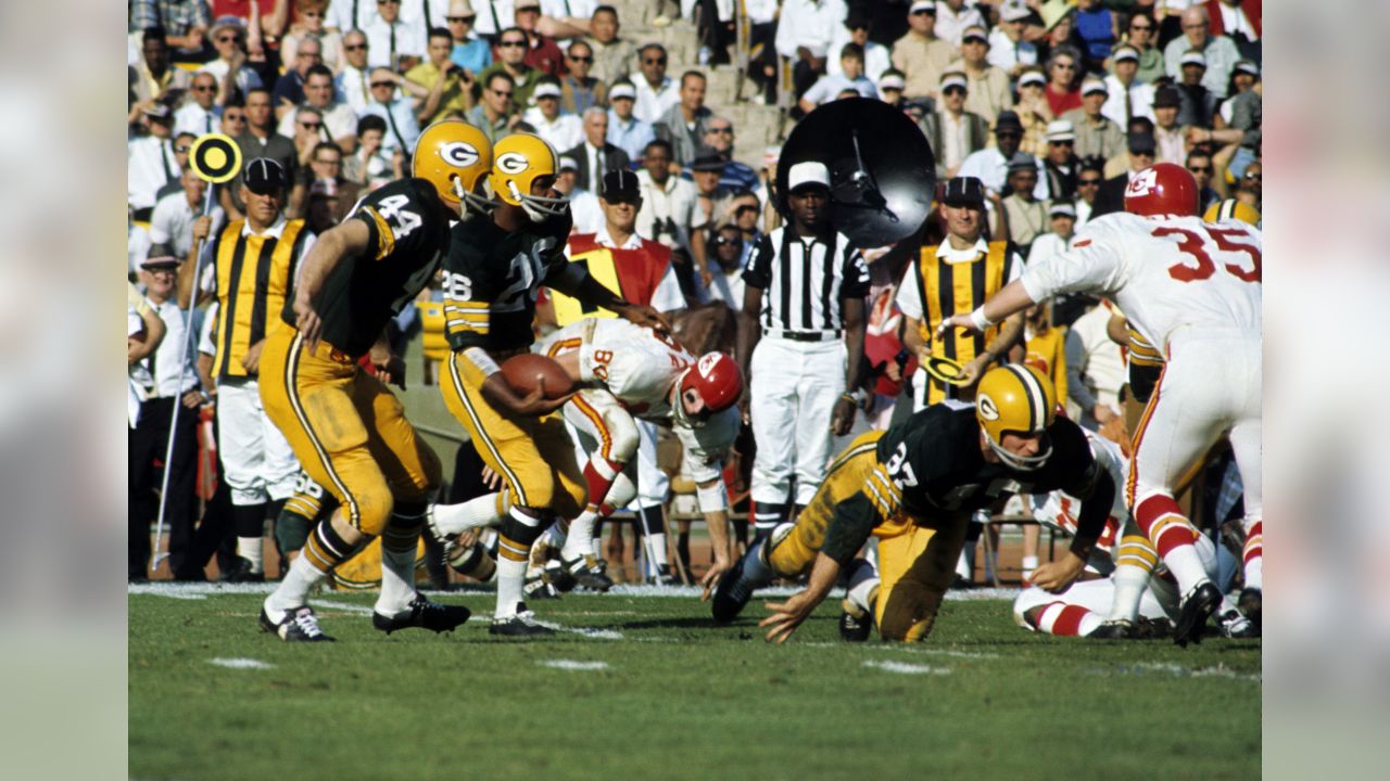 Green Bay Packers Hall of Fame cornerback Herb Adderley dives to