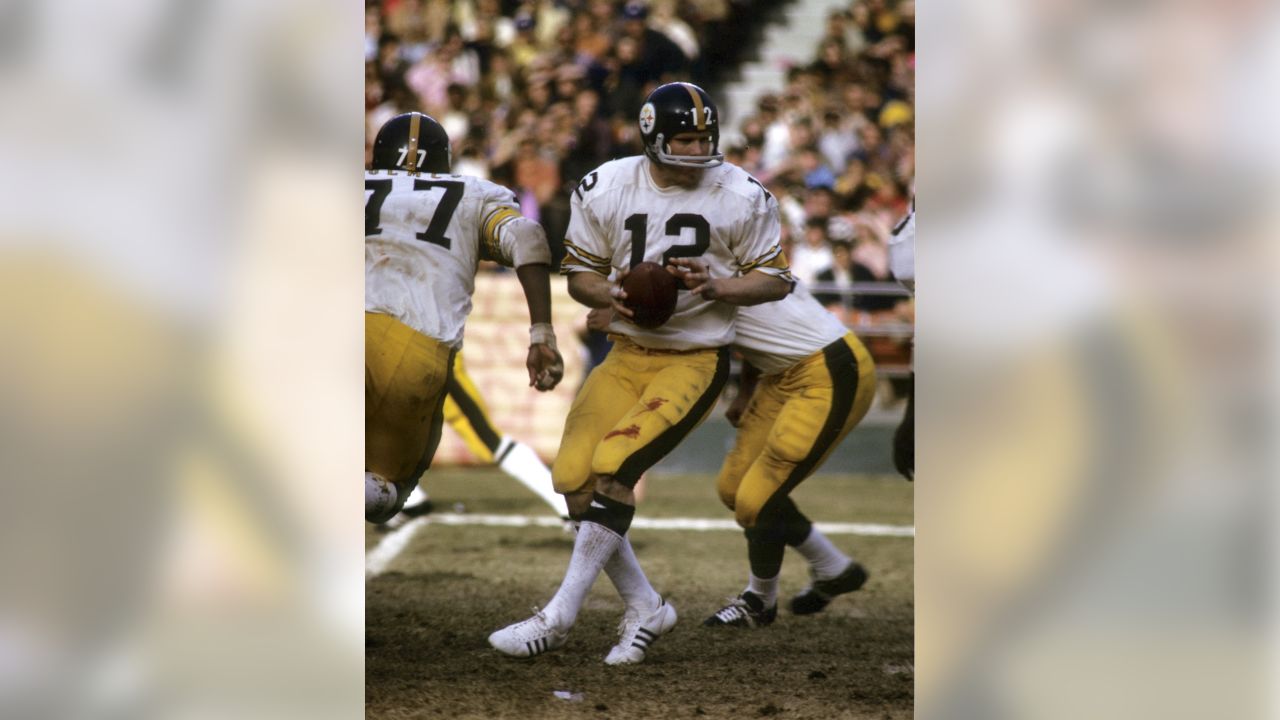 69 Pittsburgh Steelers Qb Joe Gilliam Stock Photos, High-Res Pictures, and  Images - Getty Images