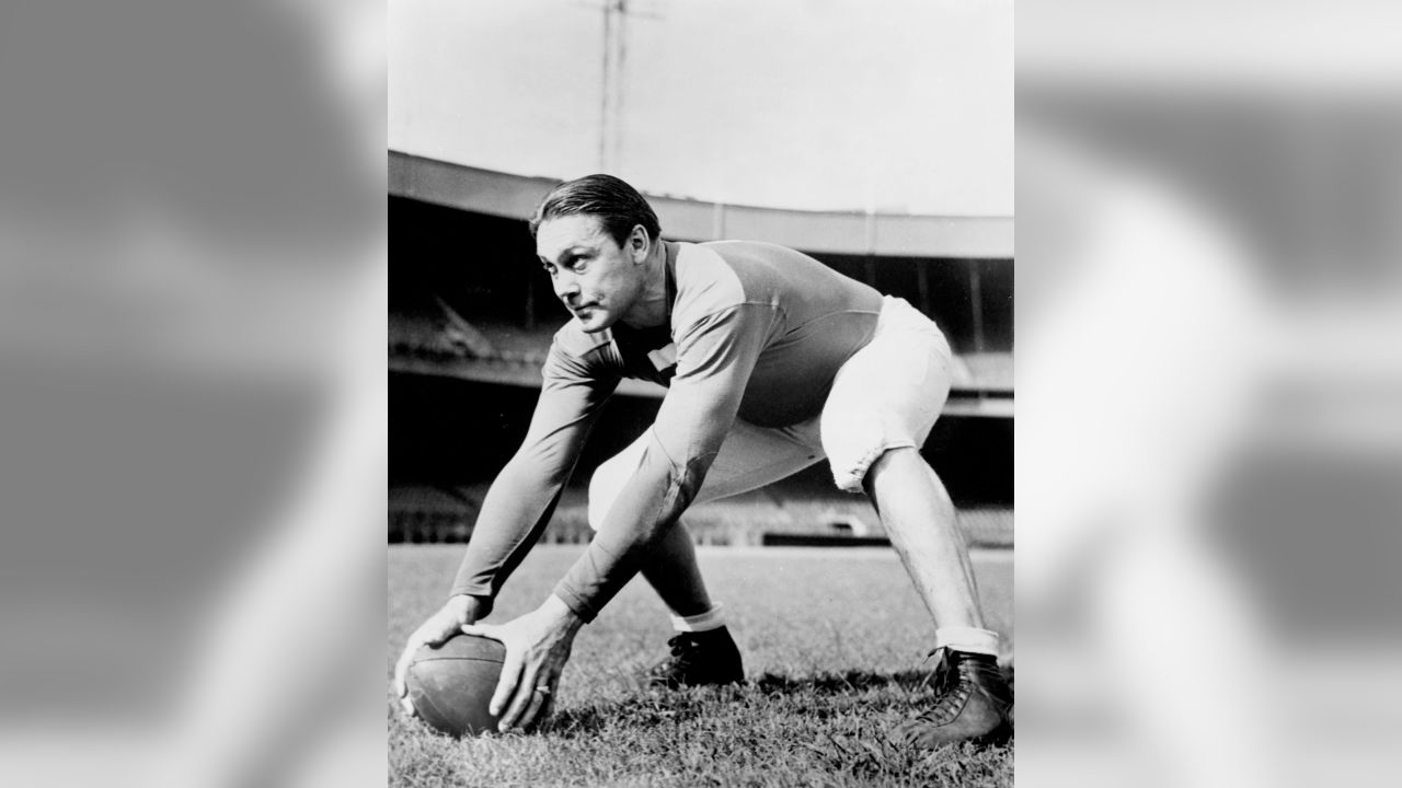 Football player Mel Hein of the New York Giants, November 20, 1940. (AP  Photo Stock Photo - Alamy