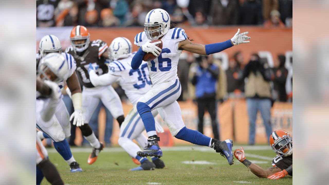 Cleveland Browns quarterback Brian Hoyer warms up before an NFL football  game against the Indianapolis Colts Sunday, Dec. 7, 2014, in Cleveland. (AP  Photo/Tony Dejak Stock Photo - Alamy