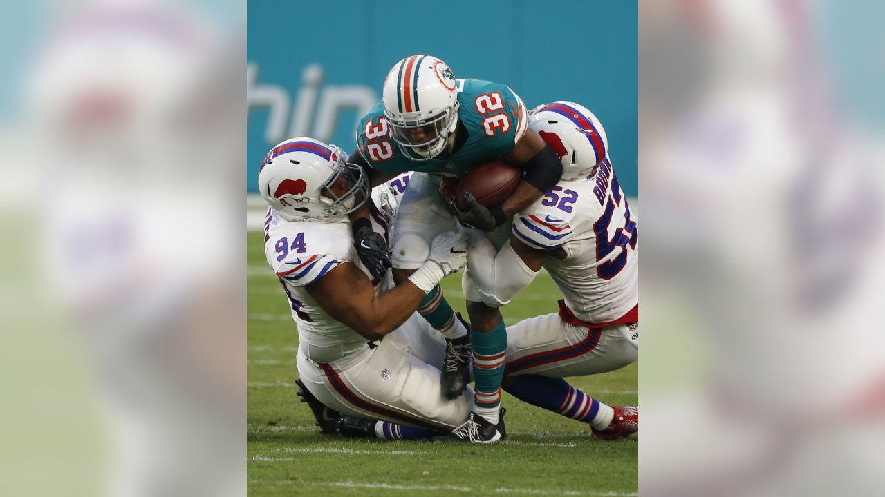 Buffalo Bills defensive tackle Kyle Williams (95) congratulates tight end  Nick O'Leary (84), after O'Leary scored a touchdown, during the first half  of an NFL football game against the Miami Dolph …