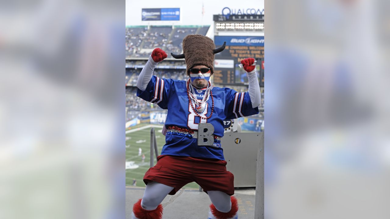 NFL football fan costumes: 47 photos of best dressed fans in crazy outfits, face  paint, wild hats and hair for game day 