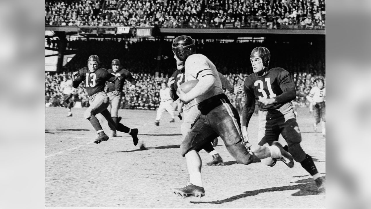 Historic video of Chicago Bears game in 1925 showing Red Grange's 1st NFL  game, George Halas as a player discovered by family - ABC7 Chicago