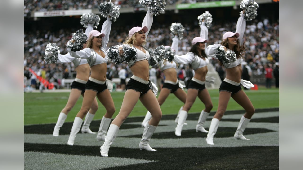 2009 NFL Cheerleaders: Week 11