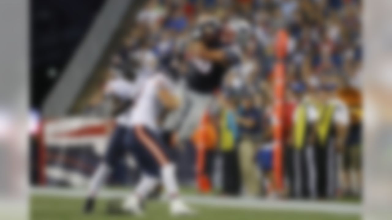 New England Patriots tight end A.J. Derby (86) catches the ball for a gain during an NFL preseason football game against the Chicago Bears on Thursday, Aug. 18, 2016, in Foxborough, Mass. New England won 23-22. (Aaron M. Sprecher/NFL)