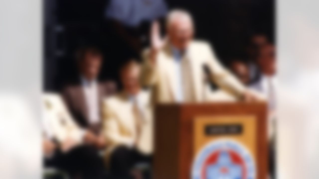 In this July 27, 1996 photo, former Detroit Lions offensive lineman Lou Creekmur is inducted into the Pro Football Hall of Fame in Canton, Ohio. (Pro Football Hall of Fame)
