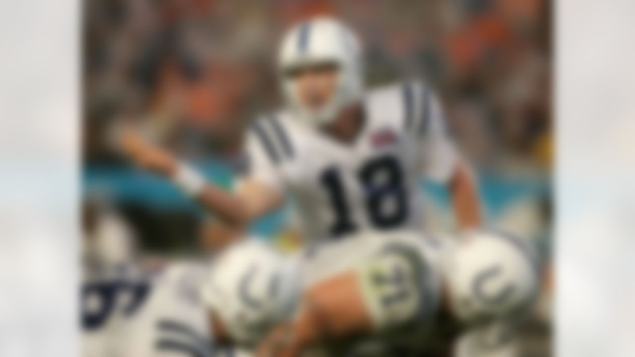 MIAMI GARDENS, FL - FEBRUARY 04: Quarterback Peyton Manning #18 of the Indianapolis Colts calls a play to his team in the second quarter of Super Bowl XLI against the Chicago Bears defense on February 4, 2007 at Dolphin Stadium in Miami Gardens, Florida. (Photo by Donald Miralle/Getty Images)