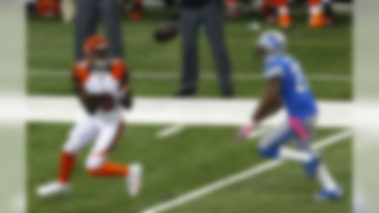 Cincinnati Bengals wide receiver A.J. Green (18) makes an 82-yard touchdown reception as Detroit Lions cornerback Chris Houston (23) defends in the first quarter of an NFL football game Sunday, Oct. 20, 2013, in Detroit. (AP Photo/Paul Sancya)