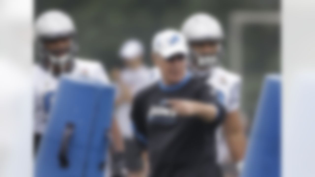 Detroit Lions defensive coordinator Gunther Cunningham directs his team during drills at NFL football training camp in Allen Park, Mich., Wednesday, Aug. 3, 2011. (AP Photo/Carlos Osorio)