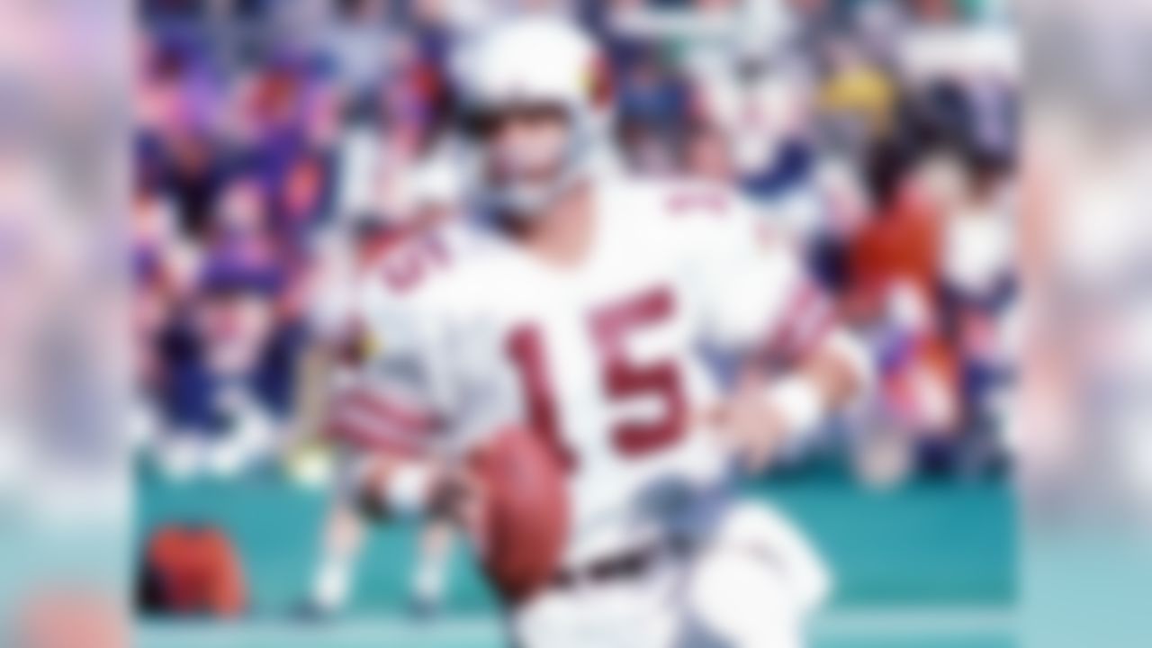 St. Louis/Phoenix Cardinals, 1981–1988
» Two Pro Bowl appearances
» Passed for 4,614 yards in 1984, the fourth-most in a single season at the time