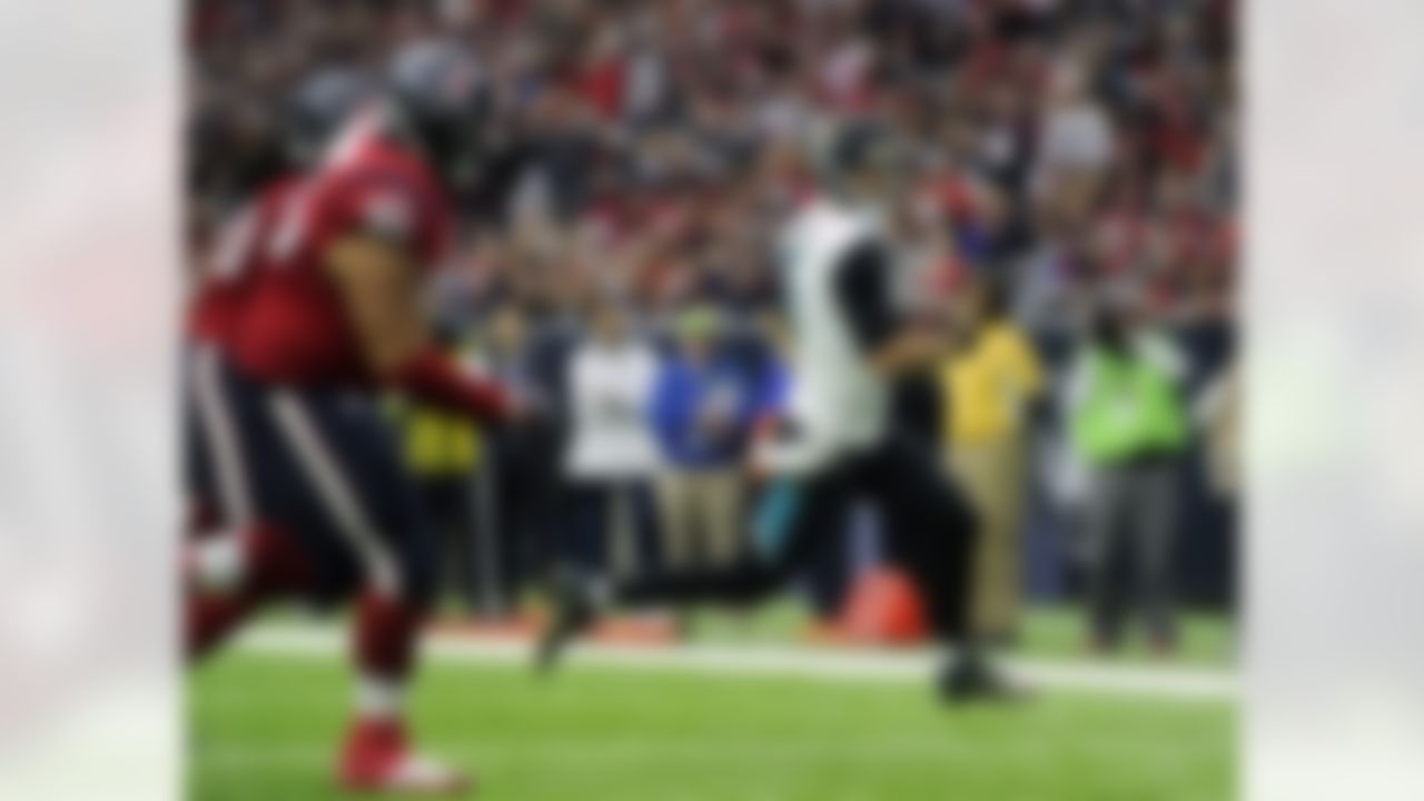 Jacksonville Jaguars quarterback Blake Bortles (5) runs for a touchdown against the Houston Texans during the first half of an NFL football game Sunday, Dec. 18, 2016, in Houston. (AP Photo/Eric Christian Smith)